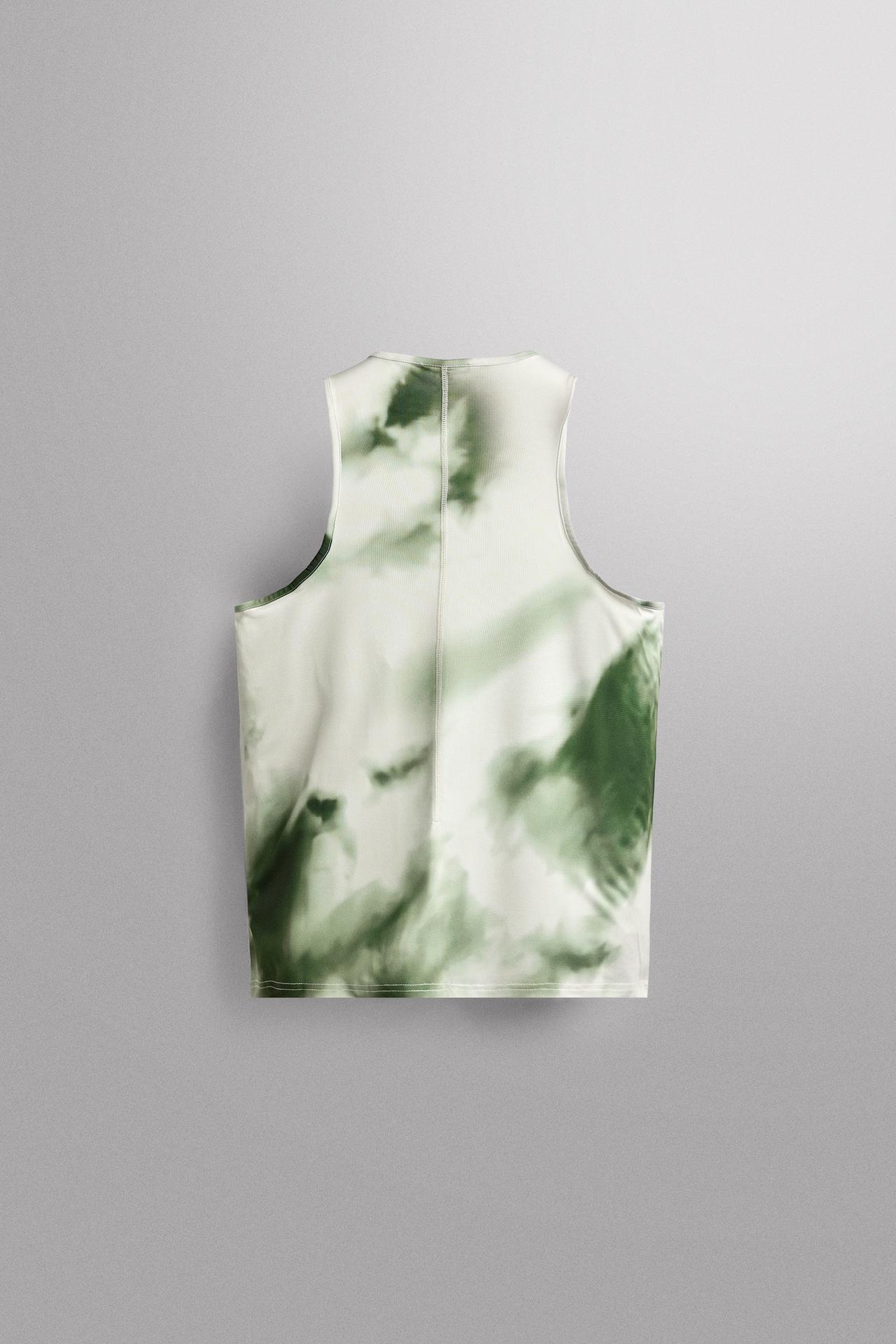 LIGHTWEIGHT RUNNING TANK TOP — Black / Green
