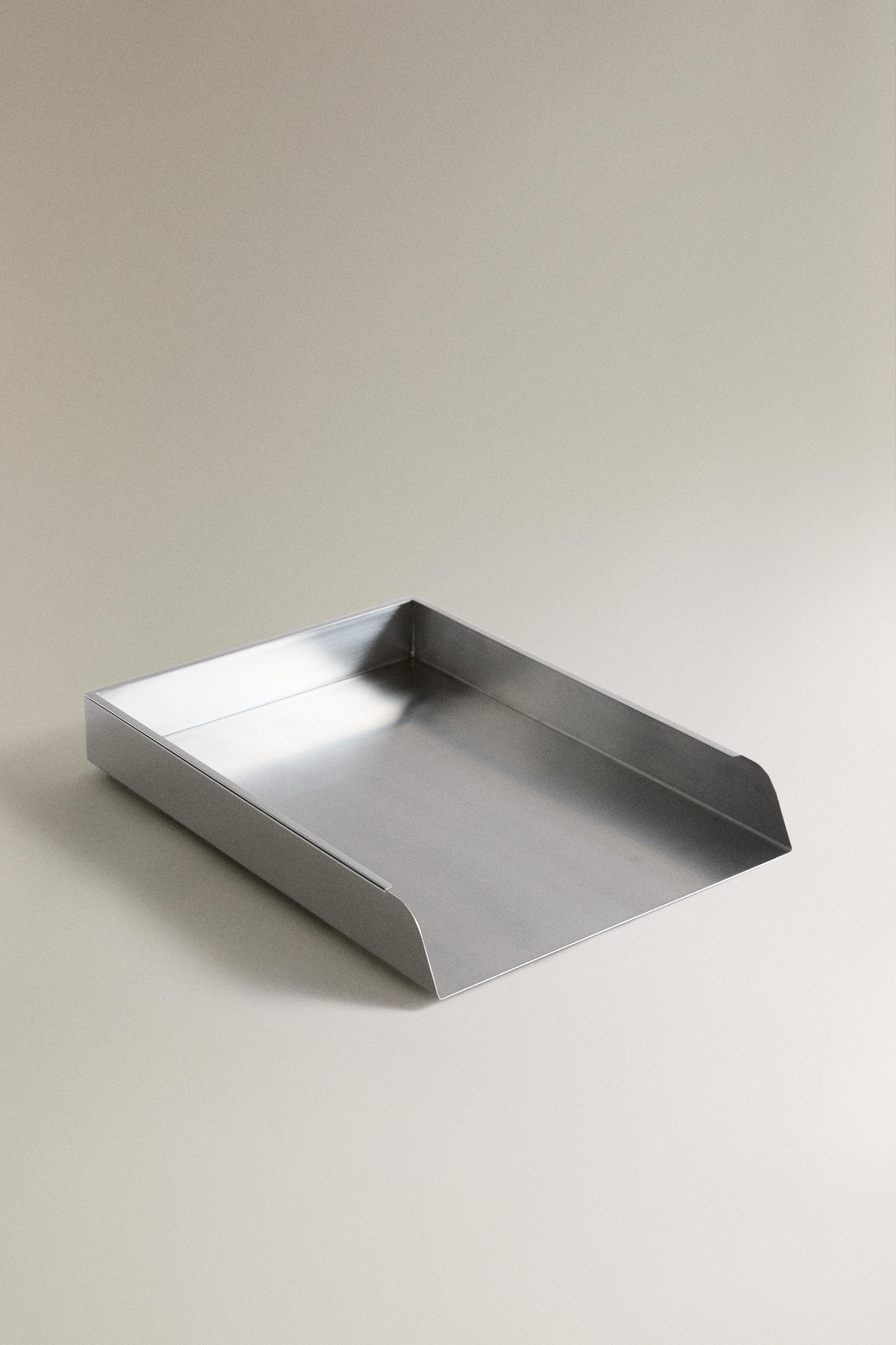 STACKABLE METAL DOCUMENT TRAY