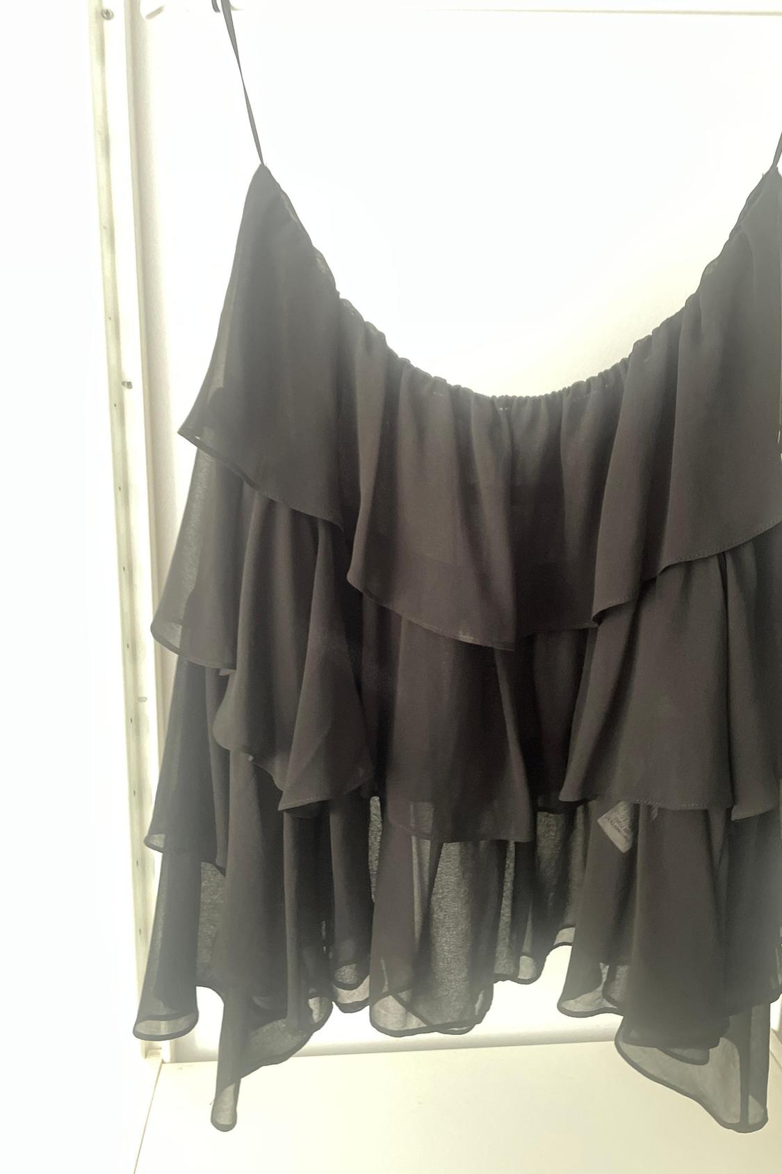 OFF-THE-SHOULDER RUFFLED BLOUSE
