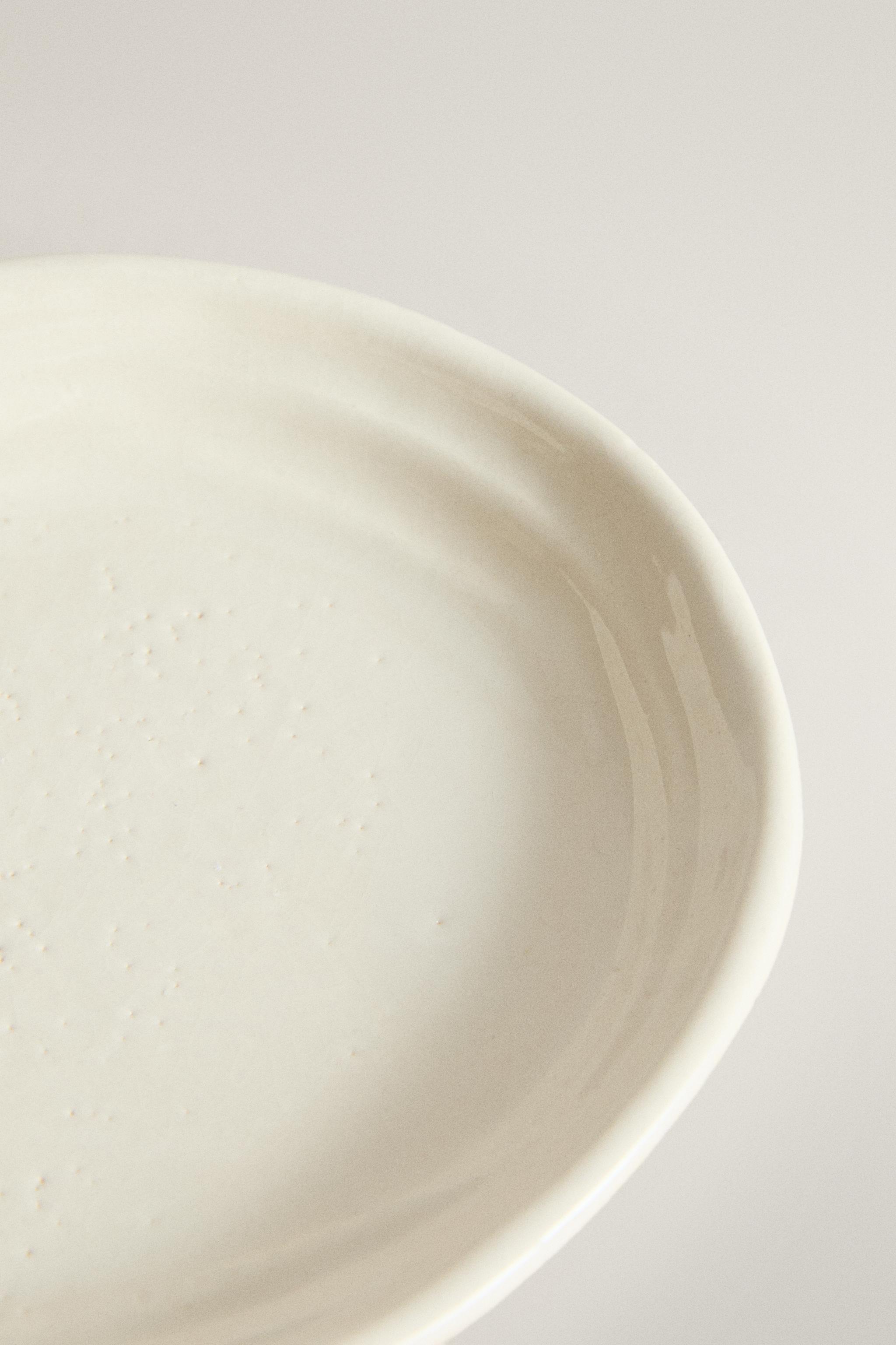 TEXTURED CERAMIC SOAP DISH