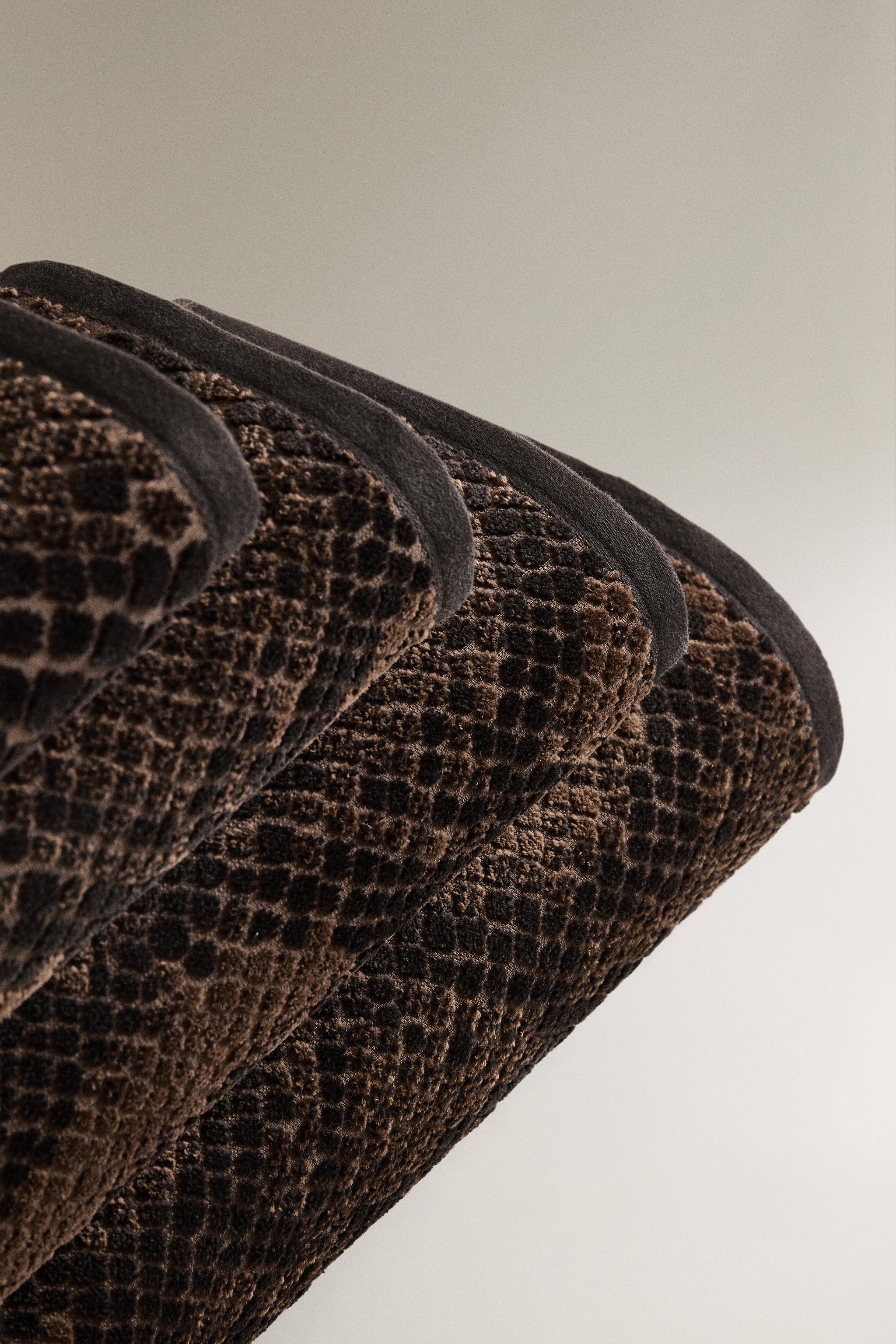 ANIMAL PRINT VELOUR BATH TOWEL — Brown