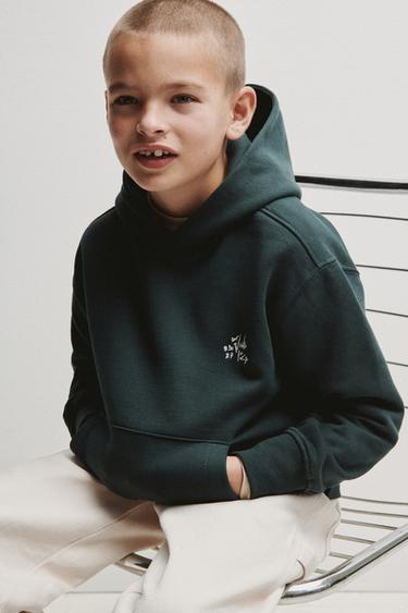 SUDADERA CAPUCHA TEXTO BORDADO - Verde medio de Zara