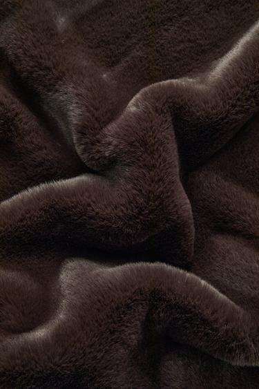 FUR BLANKET - Dark brown by Zara