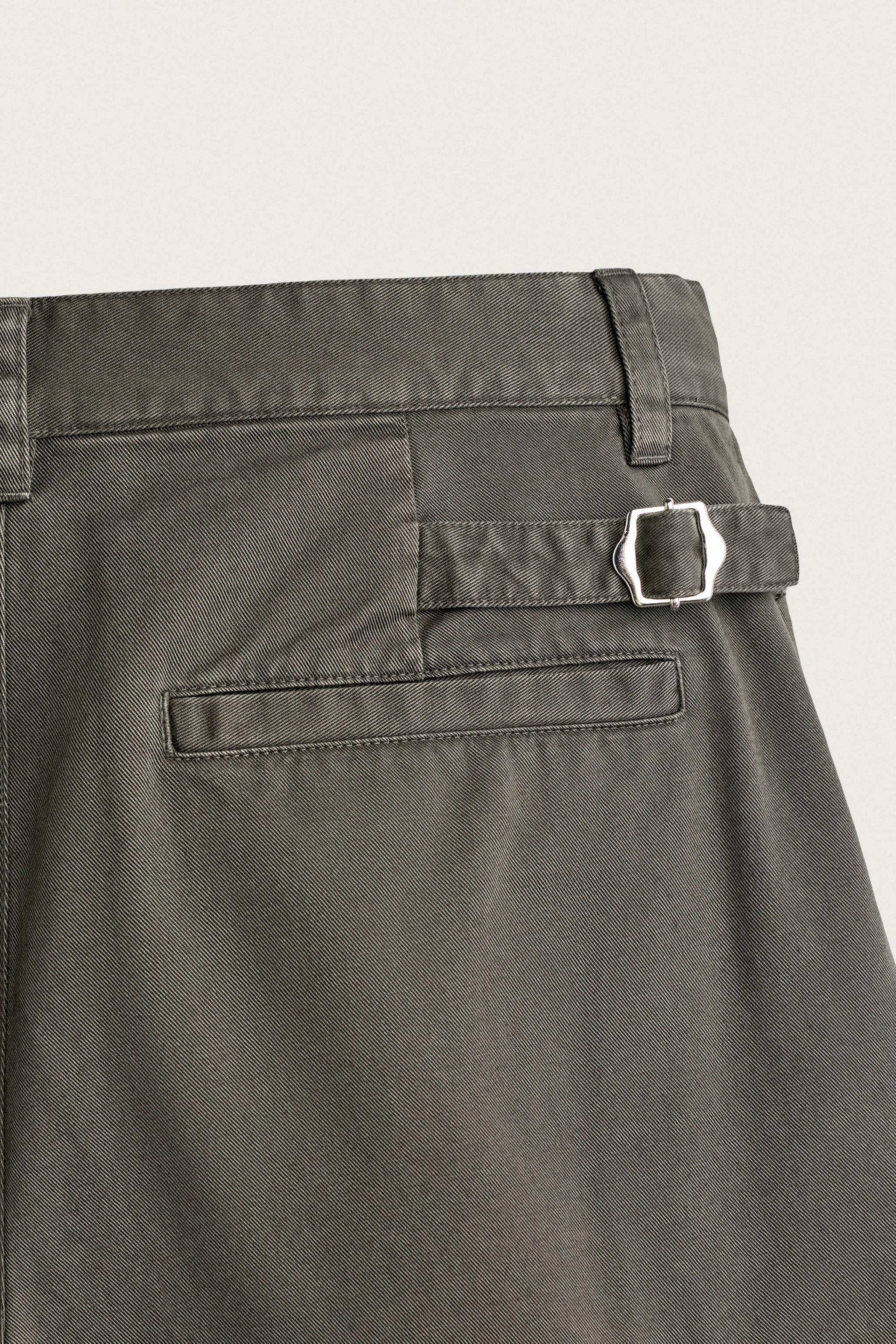 RELAXED FIT CARGO SHORTS WITH TABS
