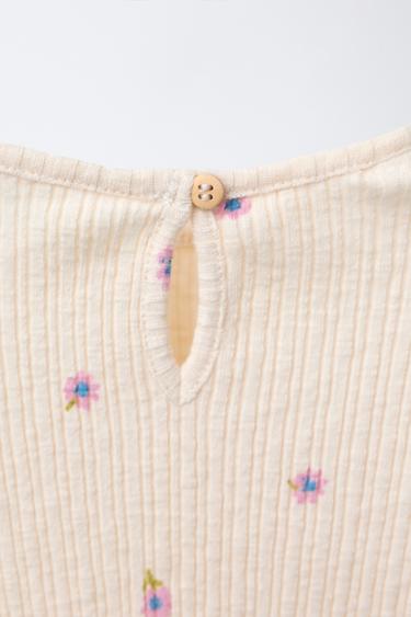 T-SHIRT STRUCTURÉ FLEURS - Écru de Zara - Image 3