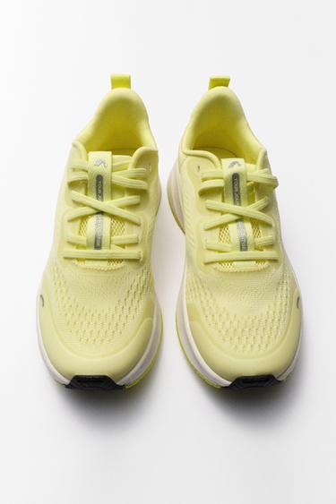 حذاء رياضي SPORTY - أصفر الخاص بـ Zara
