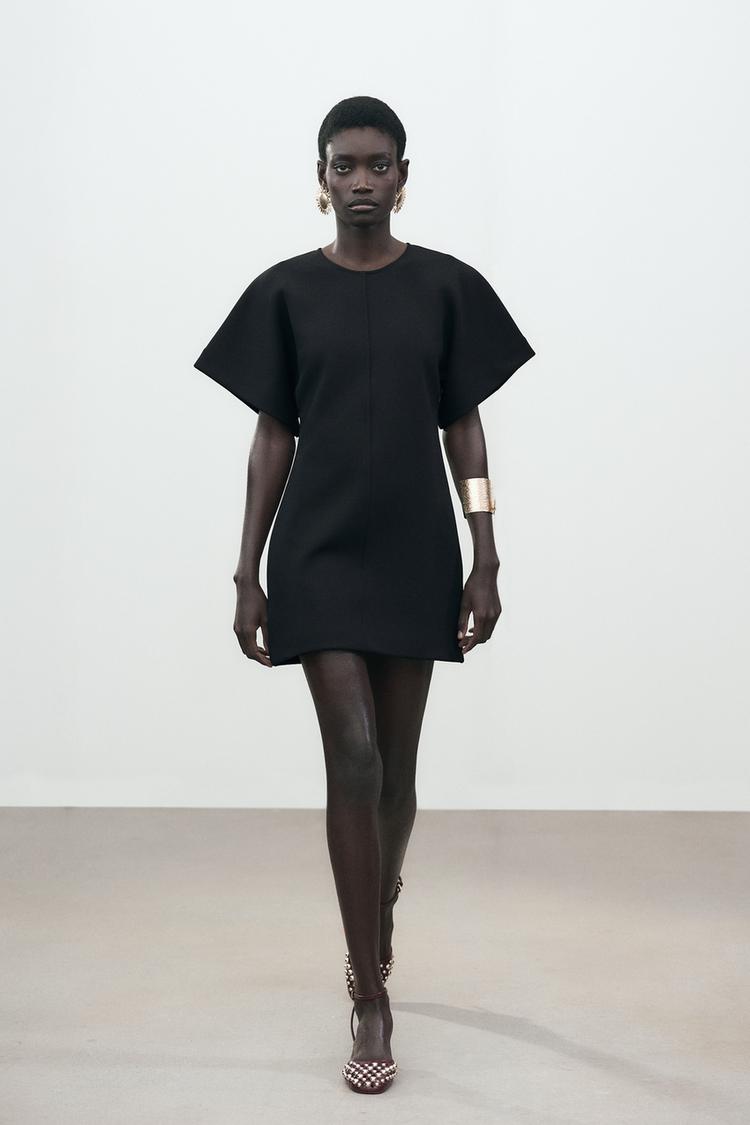 Moda Vestido Zara Corto Negro El Vestido Asimétrico De Zara Con El