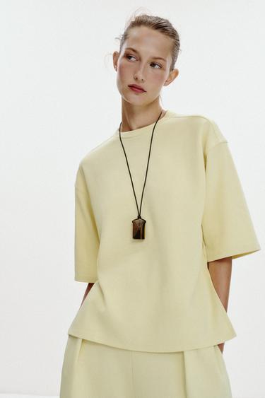 T-SHIRT INTERLOCK À OUVERTURES - Citron vert clair de Zara - Image 1