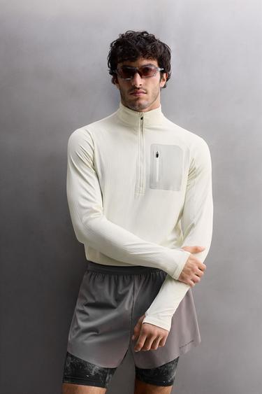 CAMISETA TÉCNICA CUELLO CREMALLERA - Blanco roto de Zara
