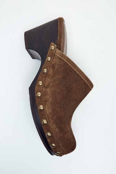 ZUECO SERRAJE TACHAS - Tostado oscuro de Zara