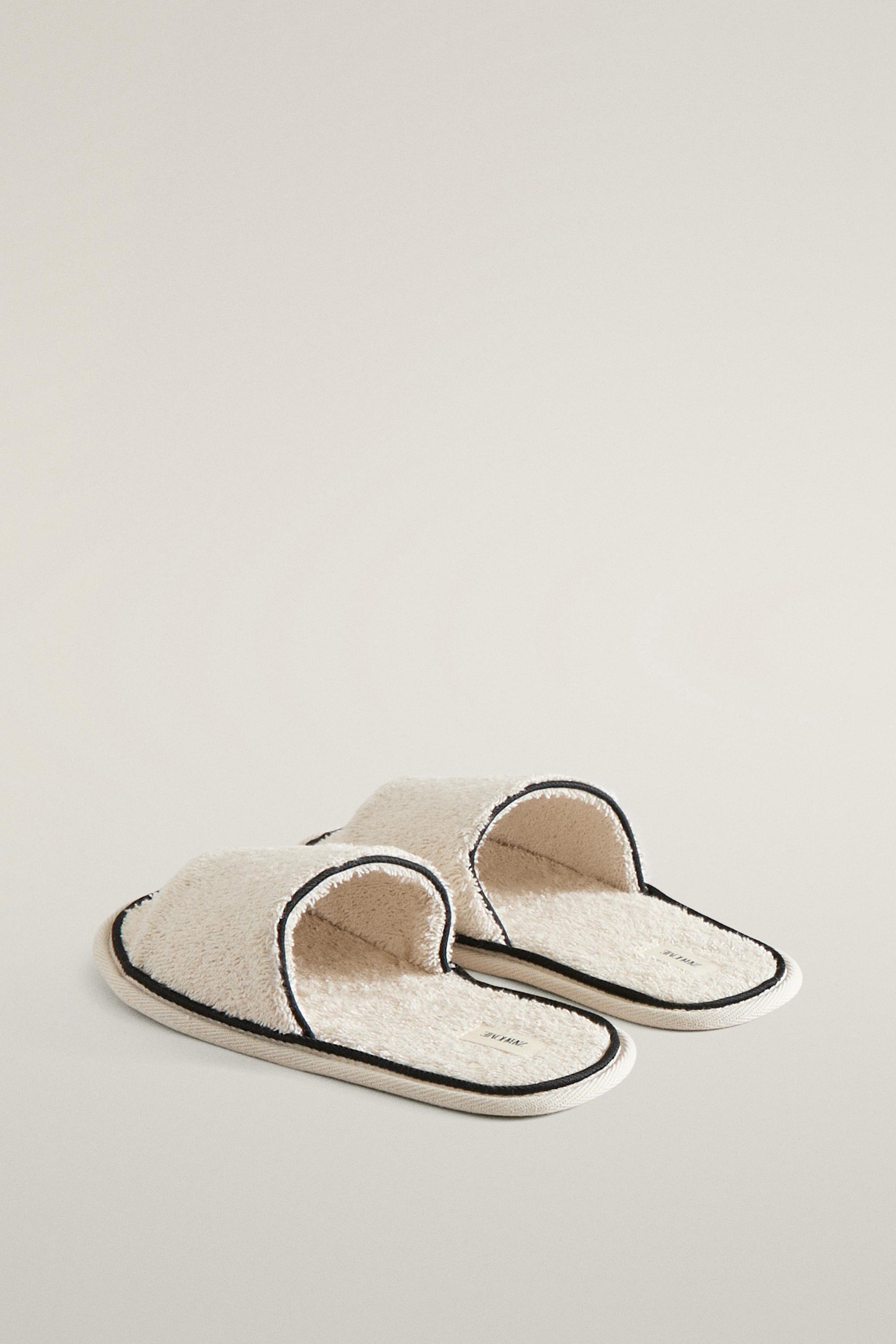 BATH TOWEL SLIDES WITH PIPING