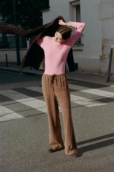 PANTALON DROIT TAILLE ÉLASTIQUE - Marron clair de Zara - Image 3