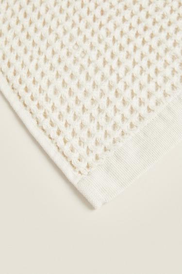 WAFFLE-KNIT COTTON BATH TOWEL - Light beige by Zara - Image 2