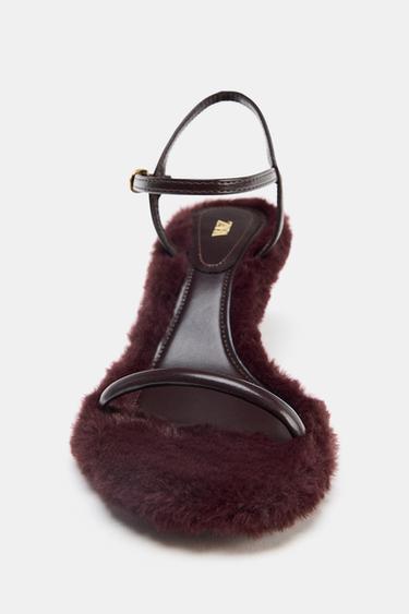 SANDALIA TACÓN SUELA PELO - Rojo Burdeos de Zara