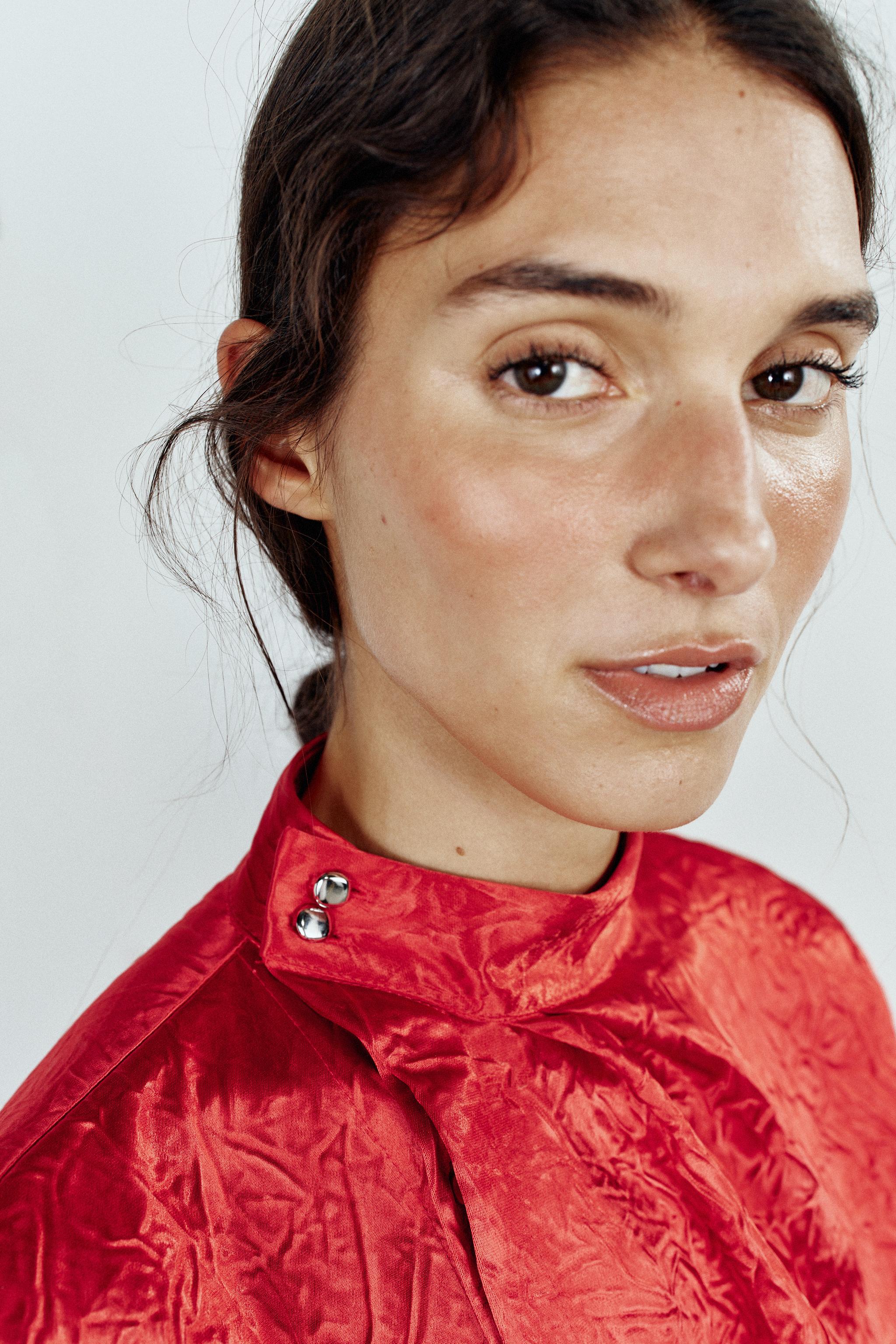 Zara KIRIŞIK GÖRÜNÜMLÜ SATEN YÜZEYLİ TOP görsel 4