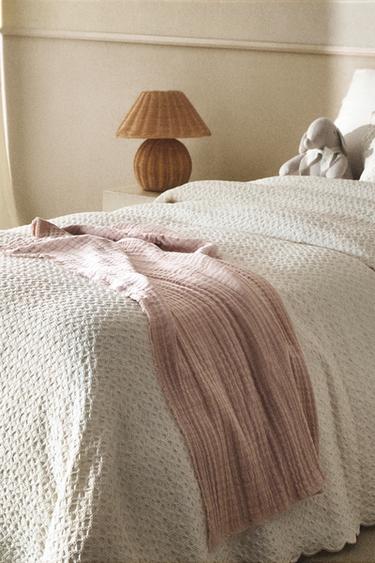 Zara CHILDREN'S MINI WAFFLE-KNIT BEDSPREAD - Ecru