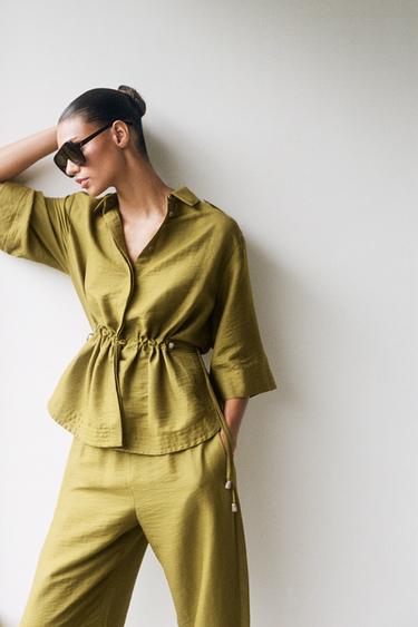 РУБАШКА САФАРИ ИЗ ЛЬНА С ЗАВЯЗКАМИ — ЦВЕТ ОЛИВКОВОГО МАСЛА от Zara