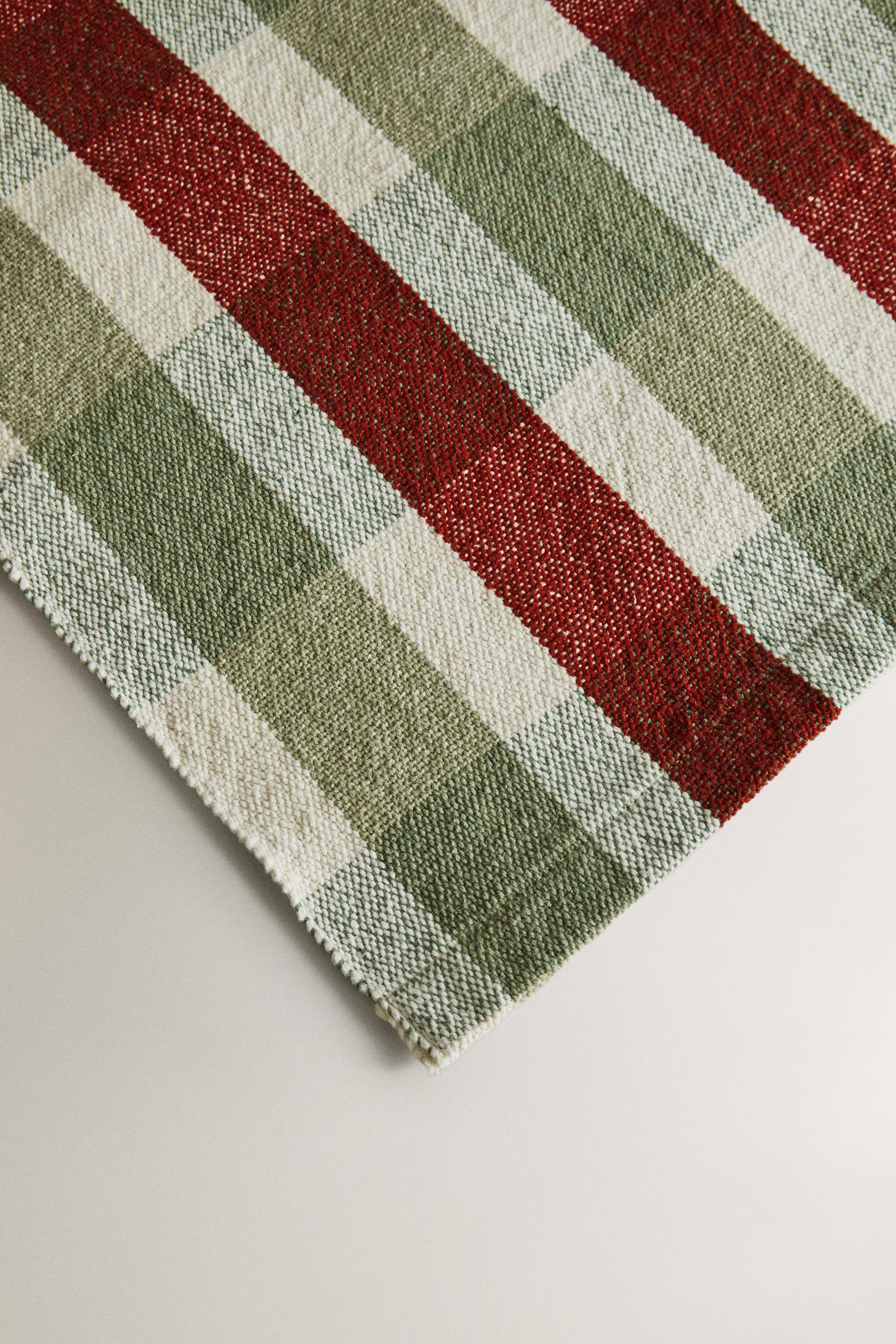 CHECK TABLECLOTH