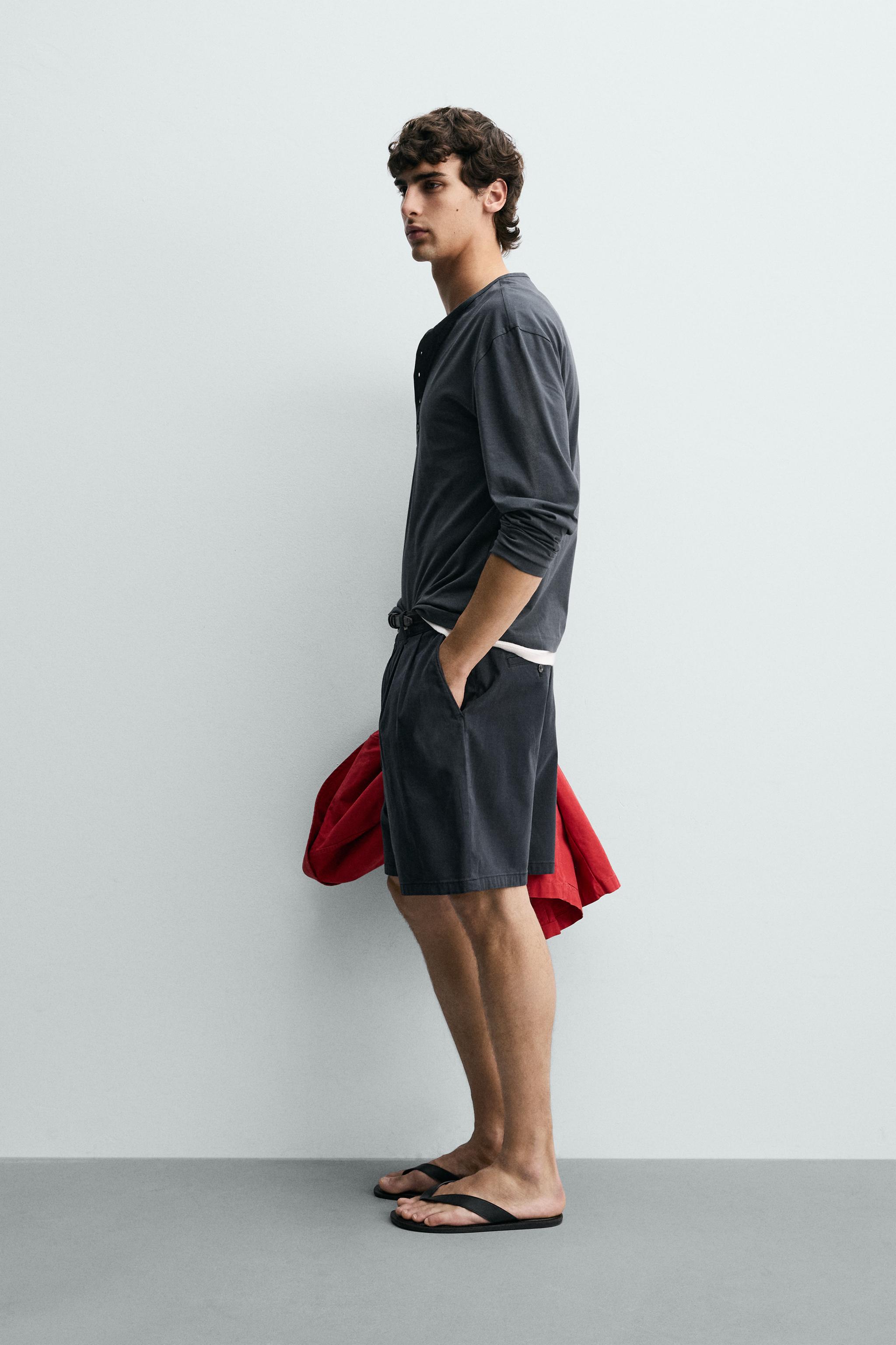 REGULAR FIT PLEATED CHINO SHORTS