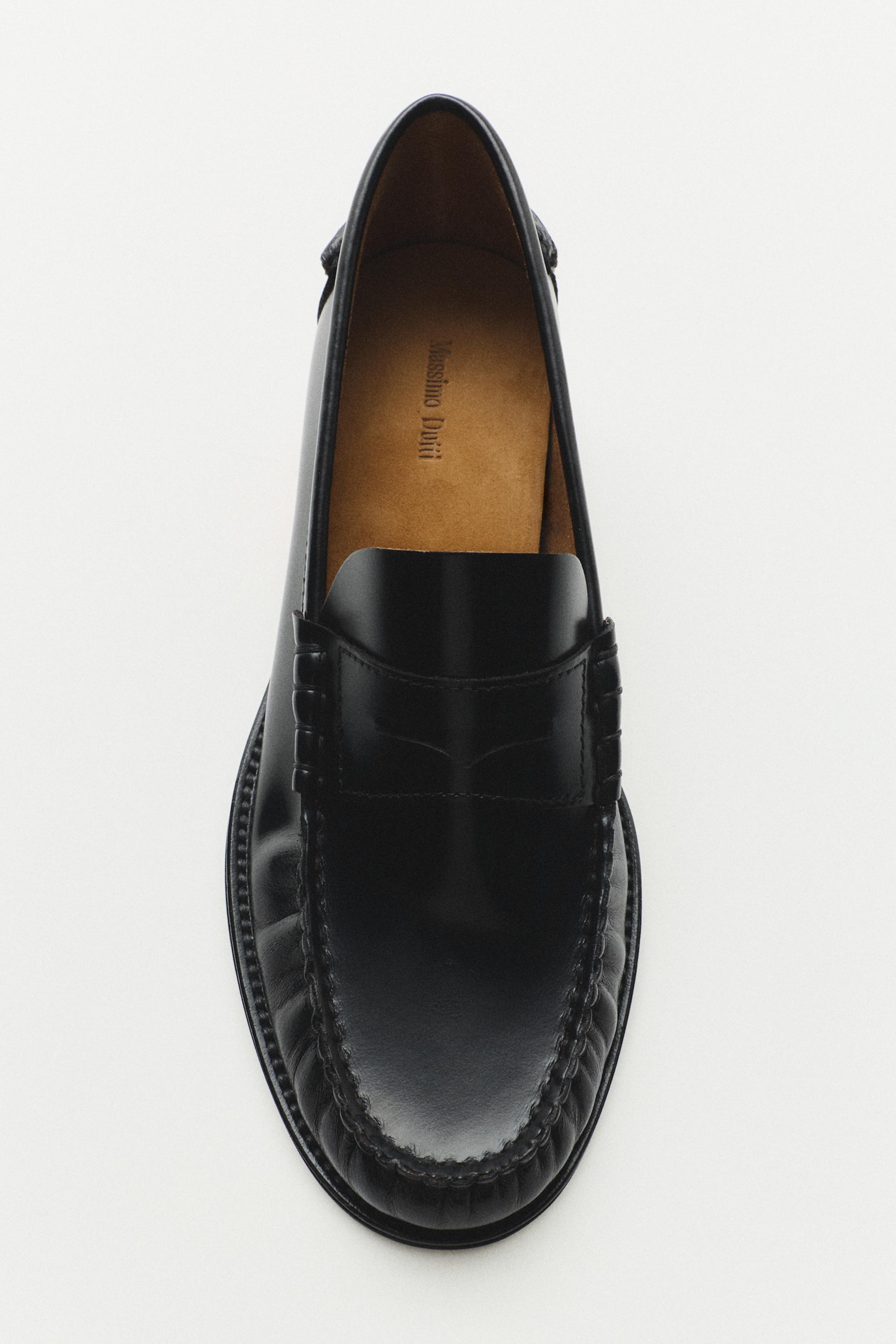 Leather loafer — Black