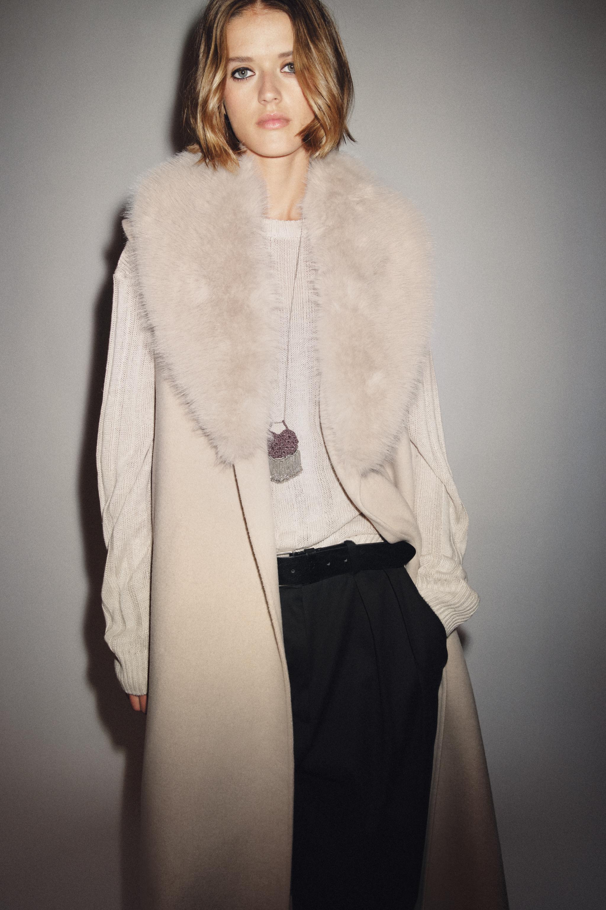 ZW COLLECTION フェイクファーカラーベスト - エクリュ | ZARA Japan