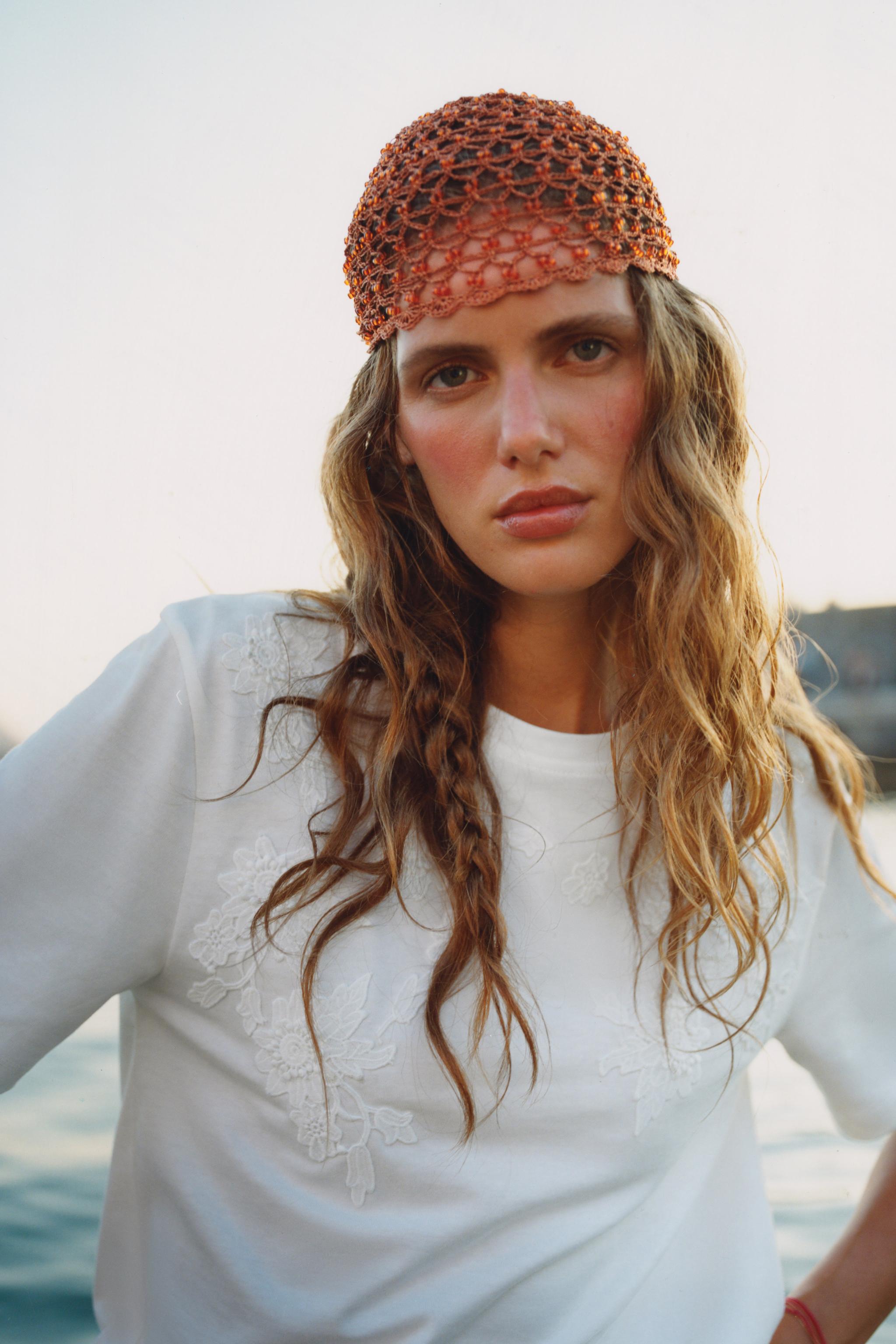 EMBROIDERED T-SHIRT
