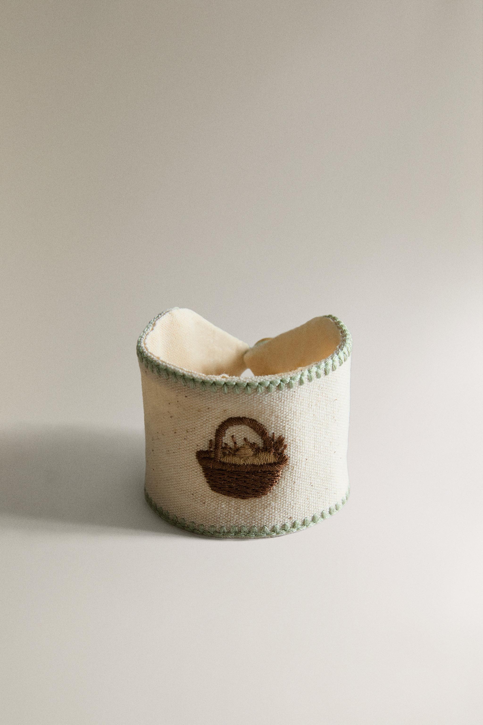 LOT DE RONDS DE SERVIETTE BRODERIE PÂQUES (LOT DE 4)