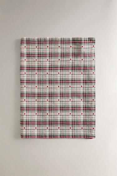 DYED THREAD CHRISTMAS HEART TABLE RUNNER - Red by Zara - Image 4