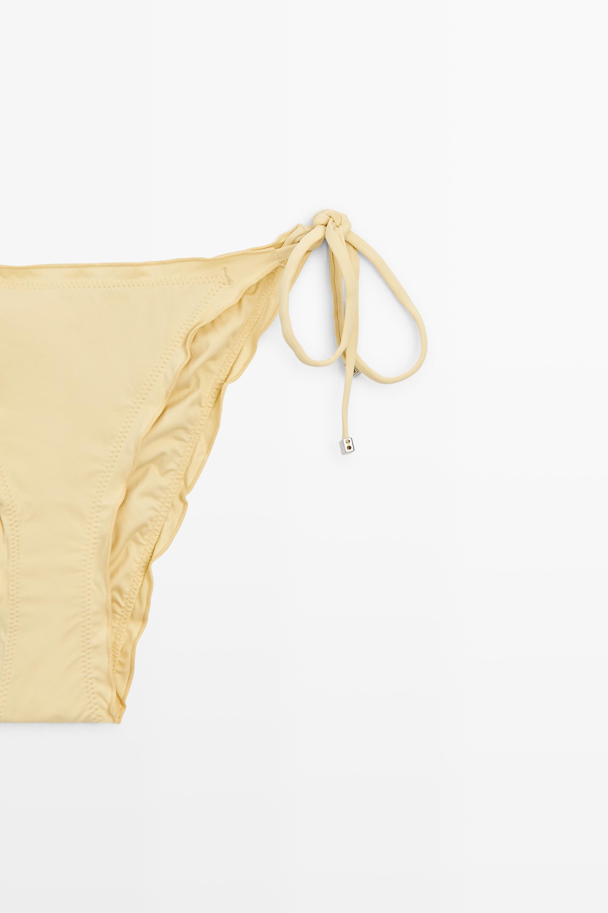 Ruffled bikini bottoms with bows