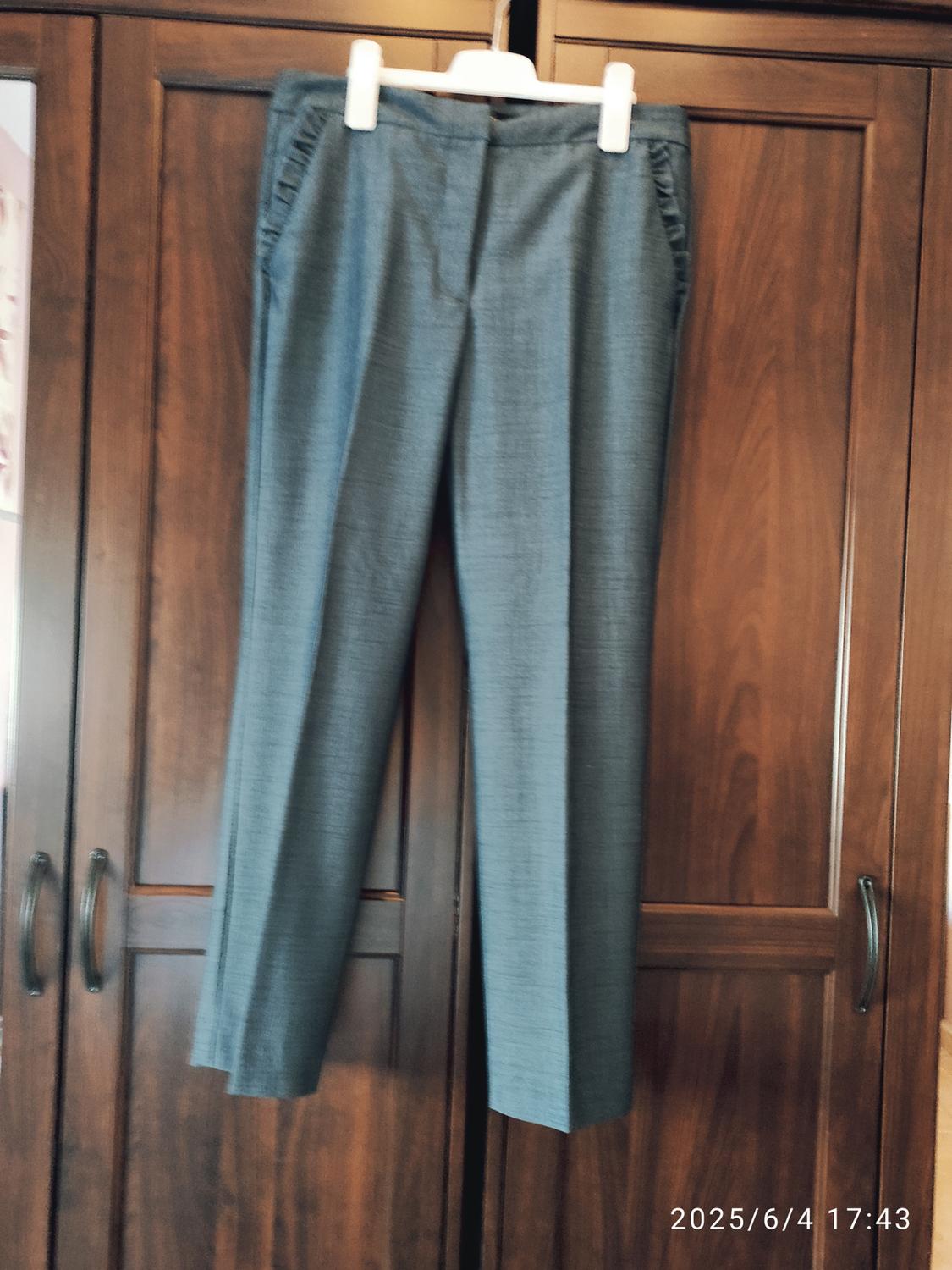 SKINNY TROUSERS WITH FRILLS ON POCKET