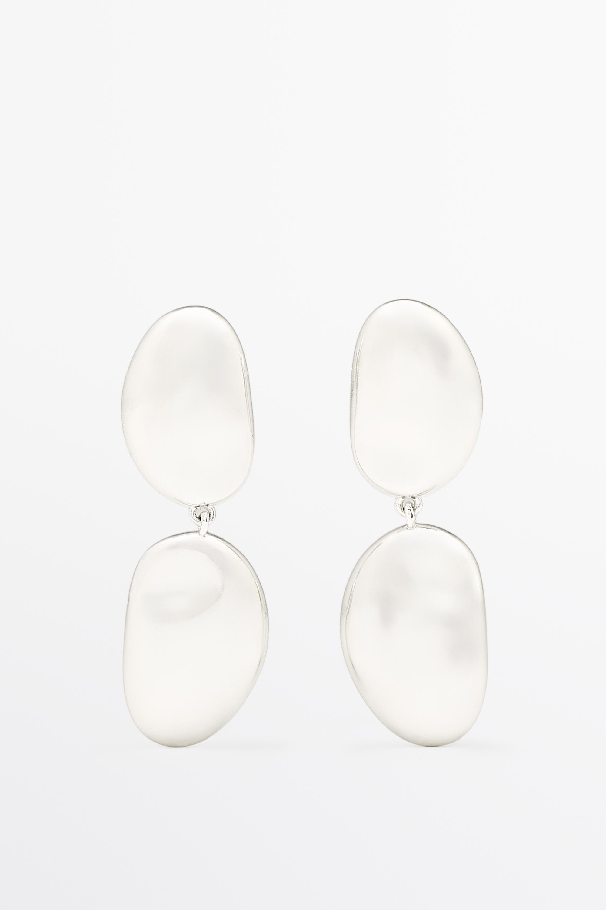 Metallic piece dangle earrings — Silver
