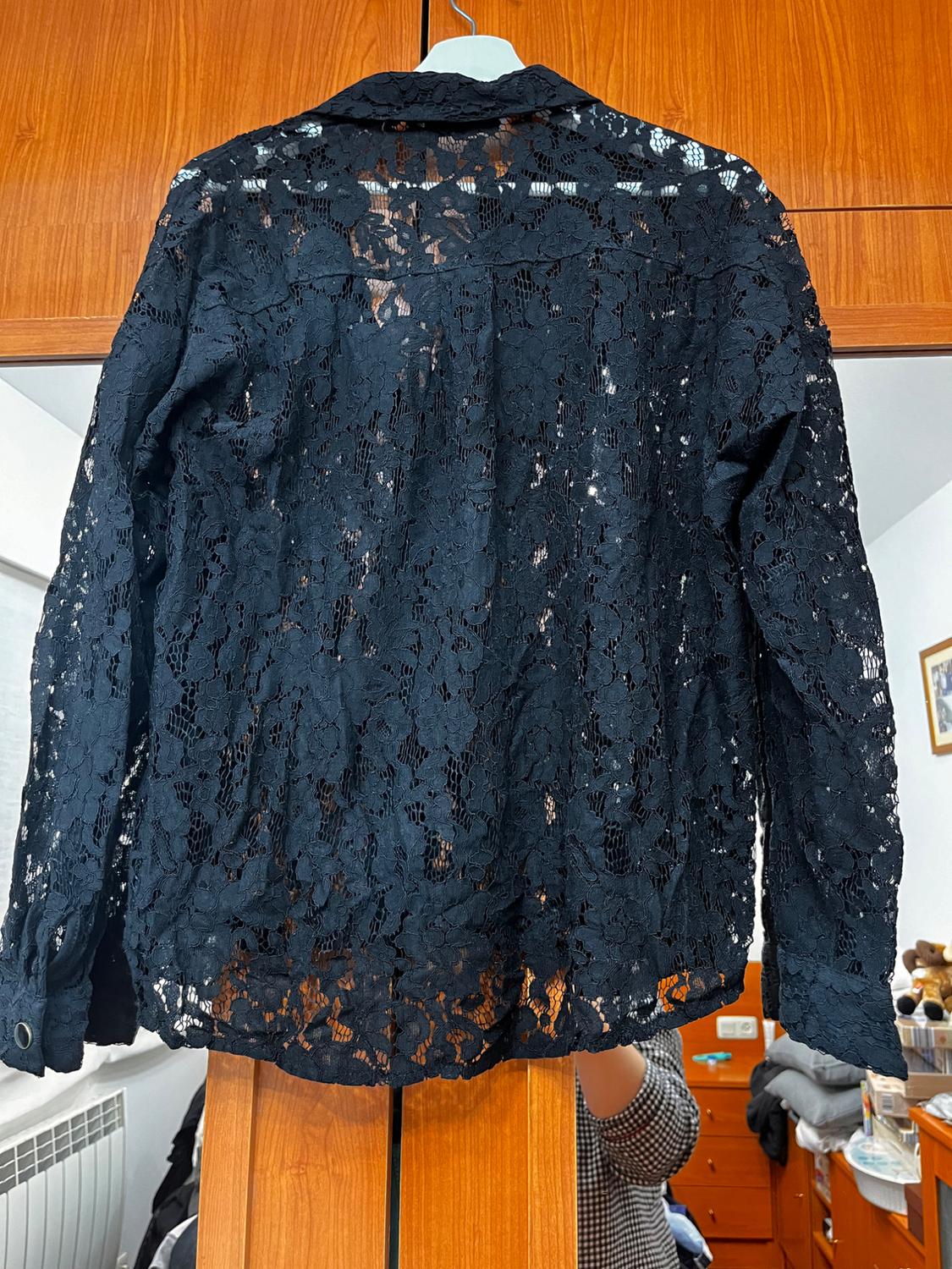 CAMISA DE ENCAJE NEGRA - Image 2