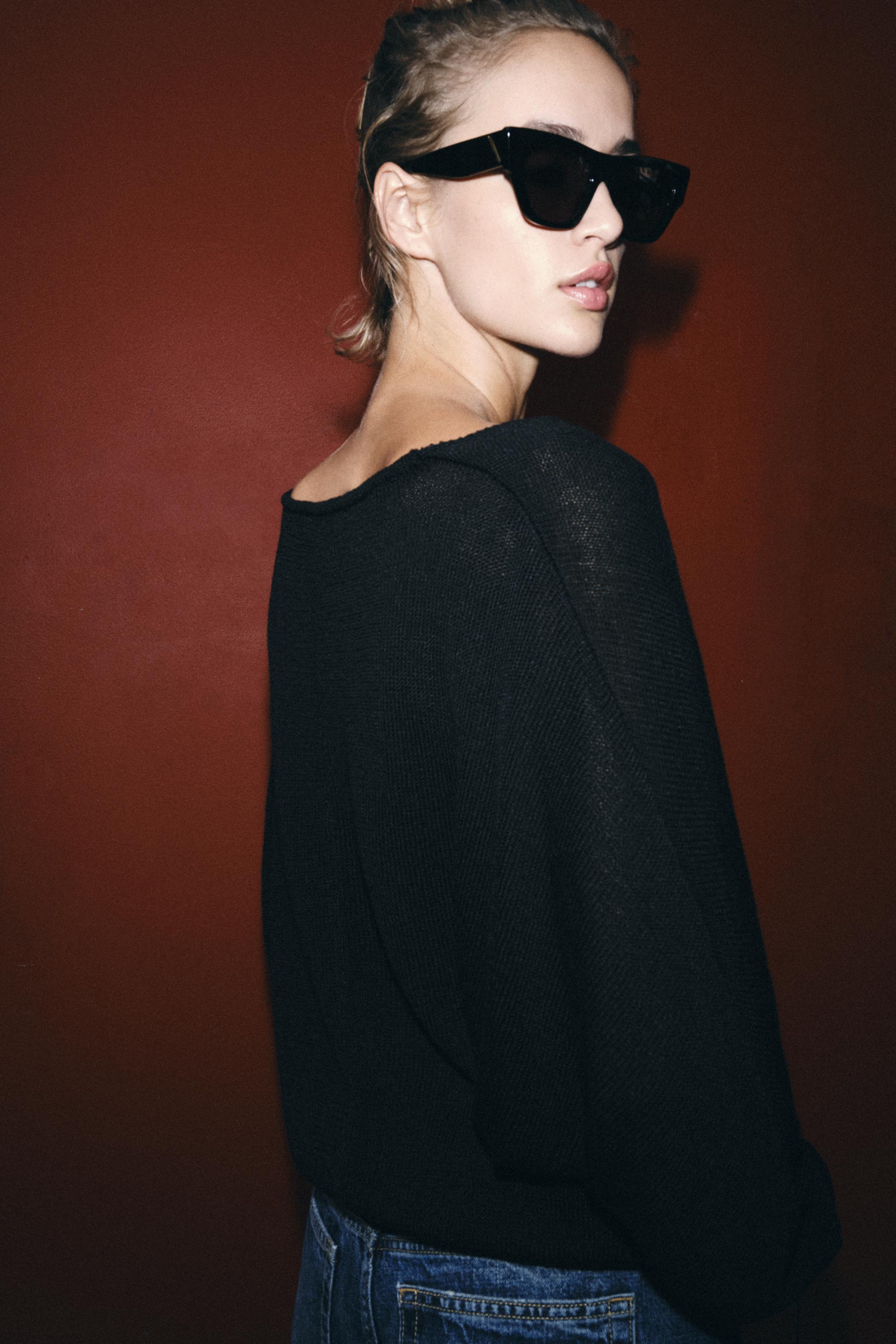 PULL EN MAILLE À COL V