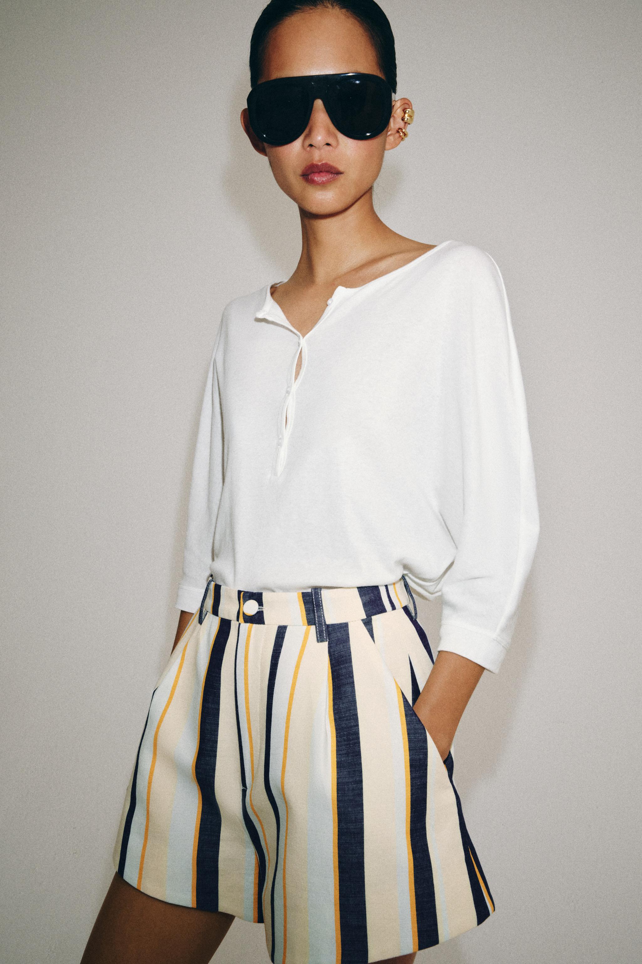 Zara ZW COLLECTION ÇİZGİLİ PİLELİ ŞORT görsel 2