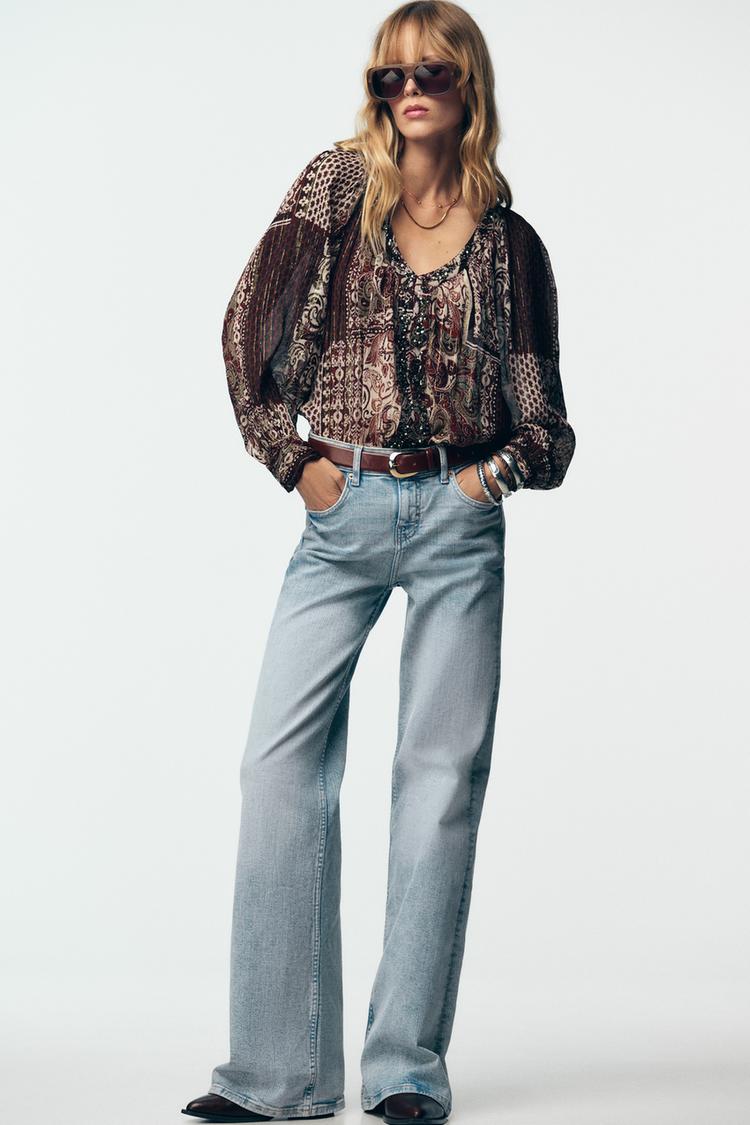 BLUSE MIT SCHMUCKPERLEN, PRINT UND METALLIC-GARN Bunt ZARA