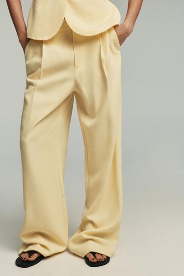 PANTALÓN FLUIDO PLIEGUES  - Amarillo claro de Zara