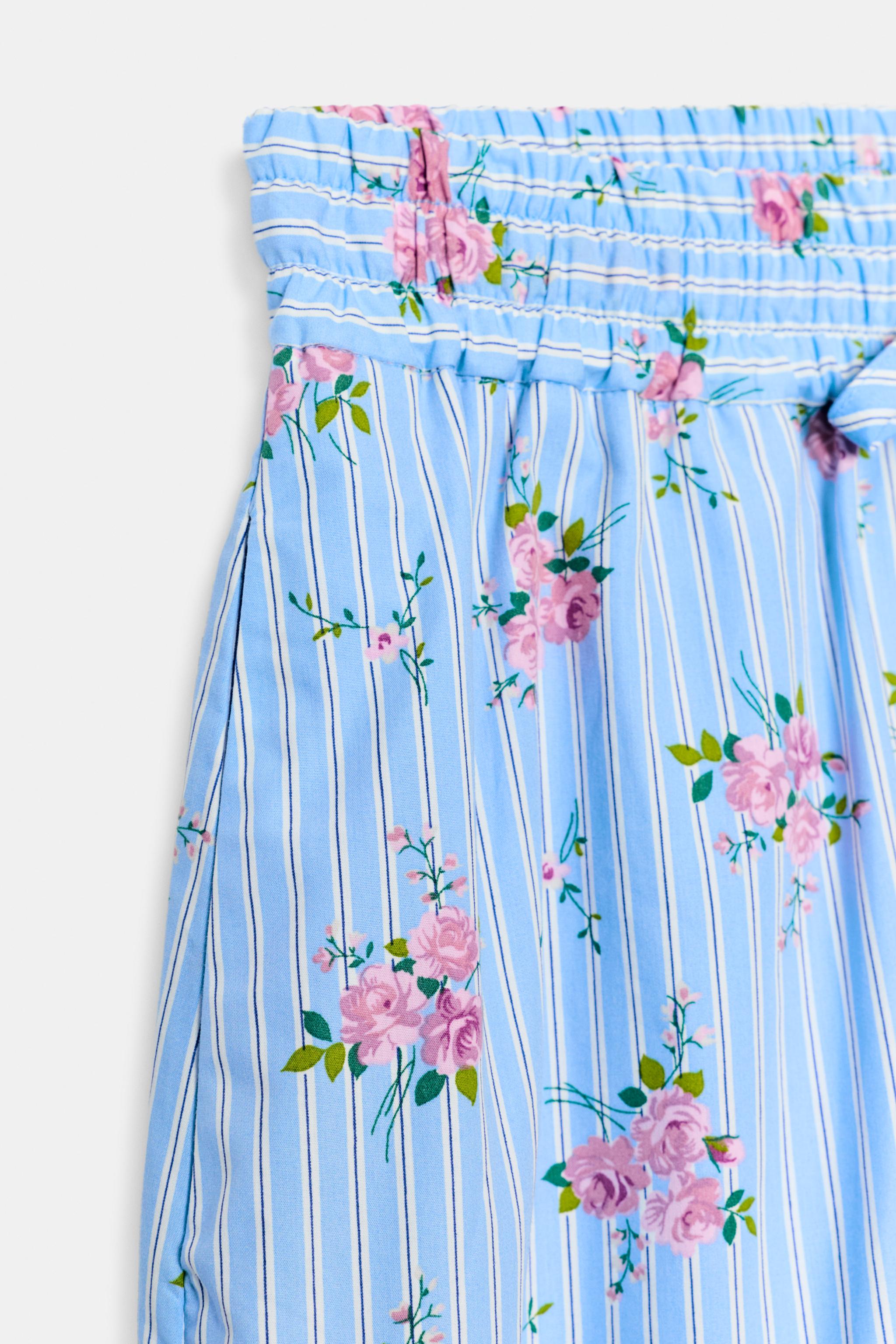 SHORT À RAYURES ET DENTELLE