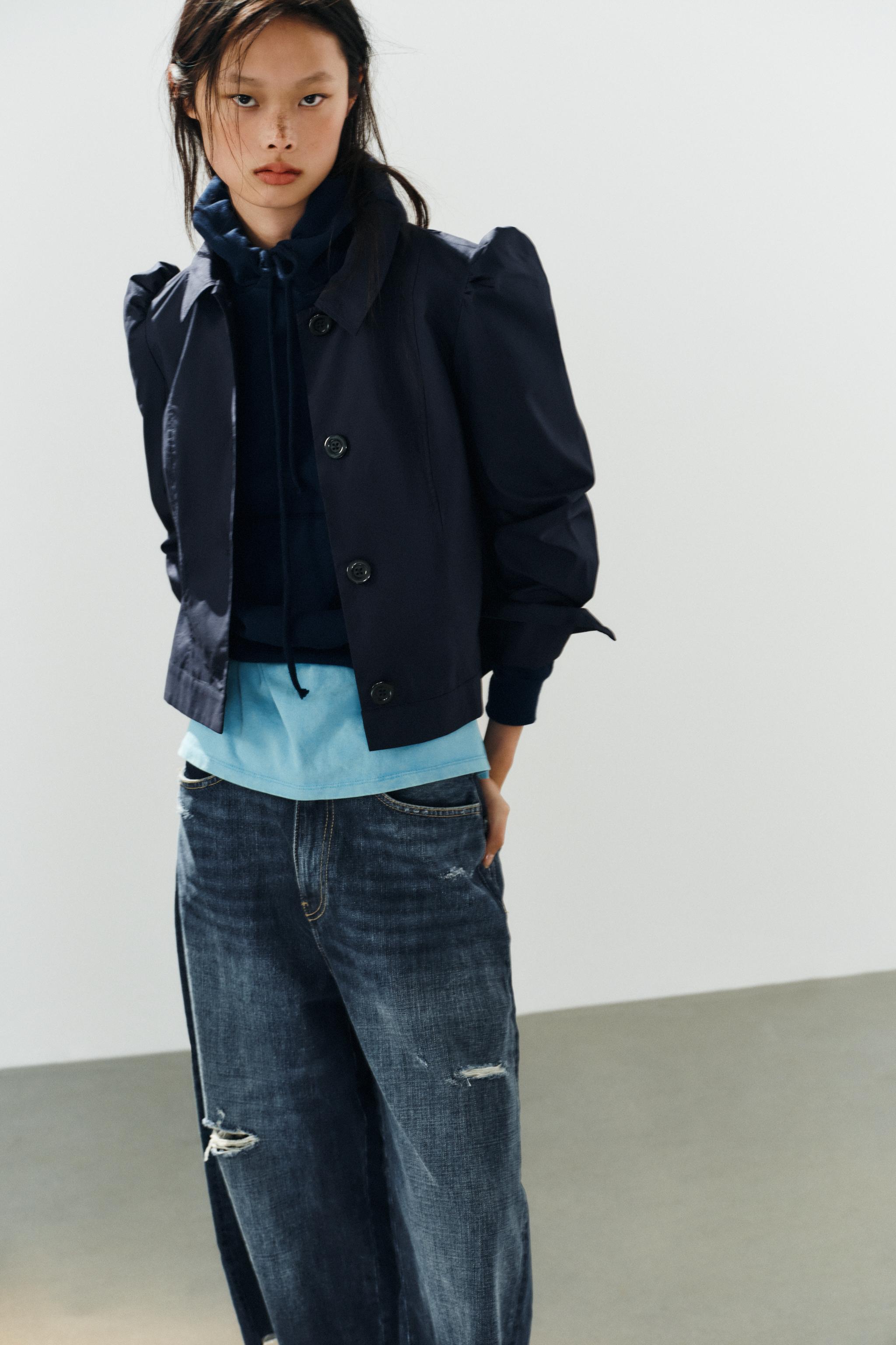 SHORT GATHERED-SHOULDER BLAZER