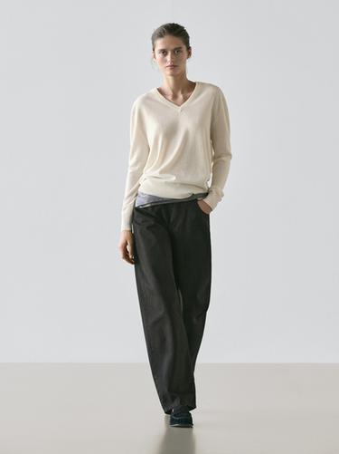 Jersey punto cuello pico cashmere - Crudo de Zara
