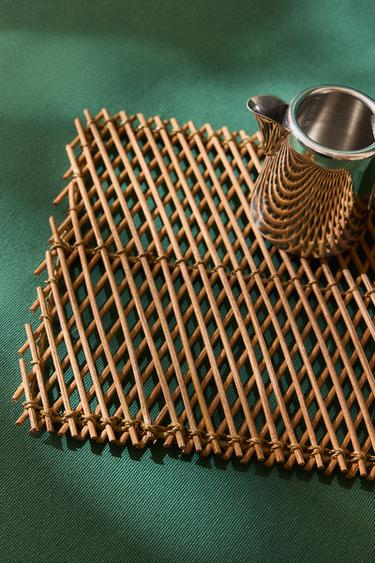 METAL AND RATTAN FIBRE TRIVET - Light beige by Zara