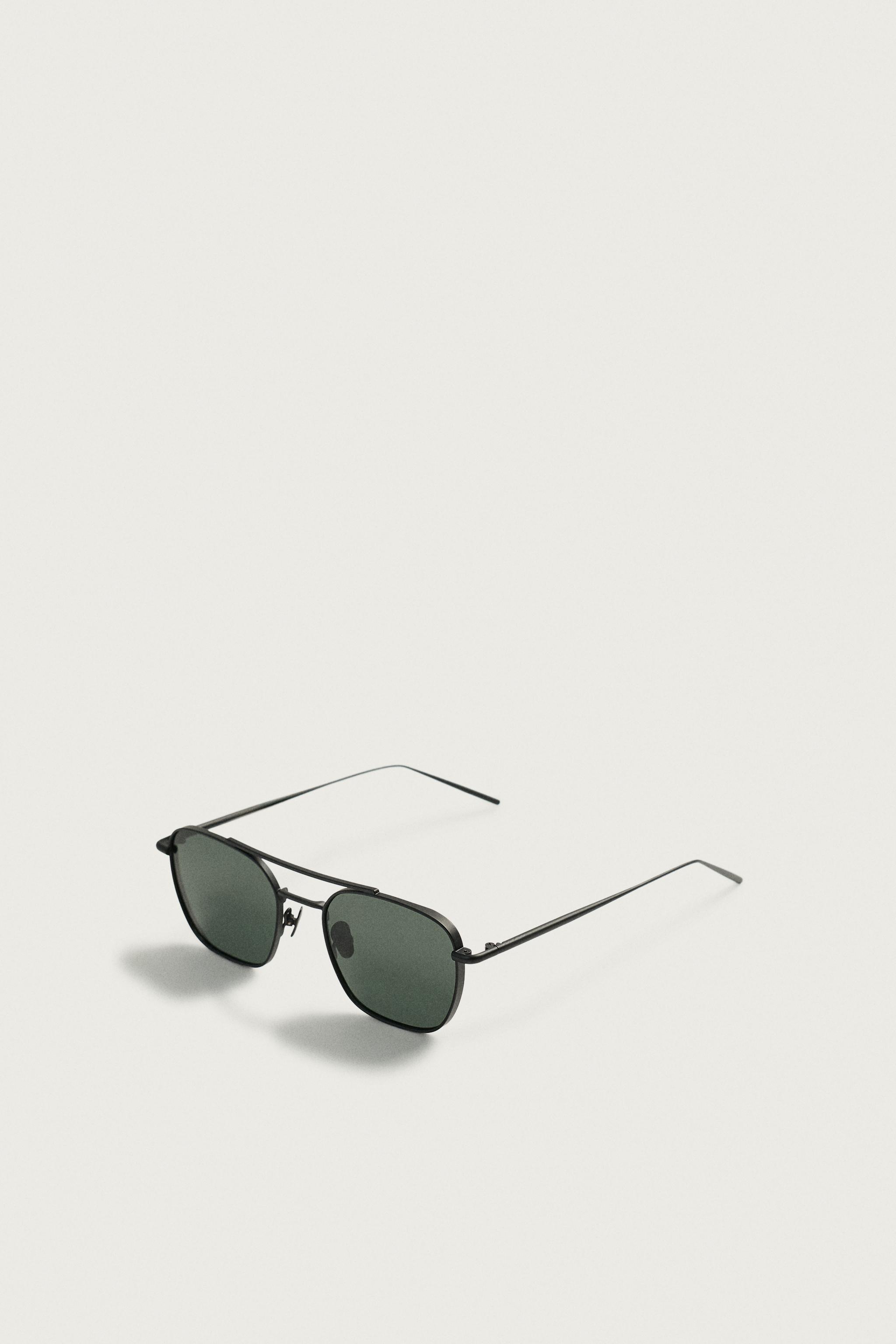 LUNETTES DE SOLEIL MÉTALLIQUES CARRÉES