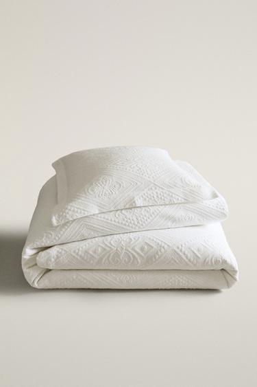 COTTON BEDSPREAD WITH GEOMETRIC DESIGN - White by Zara