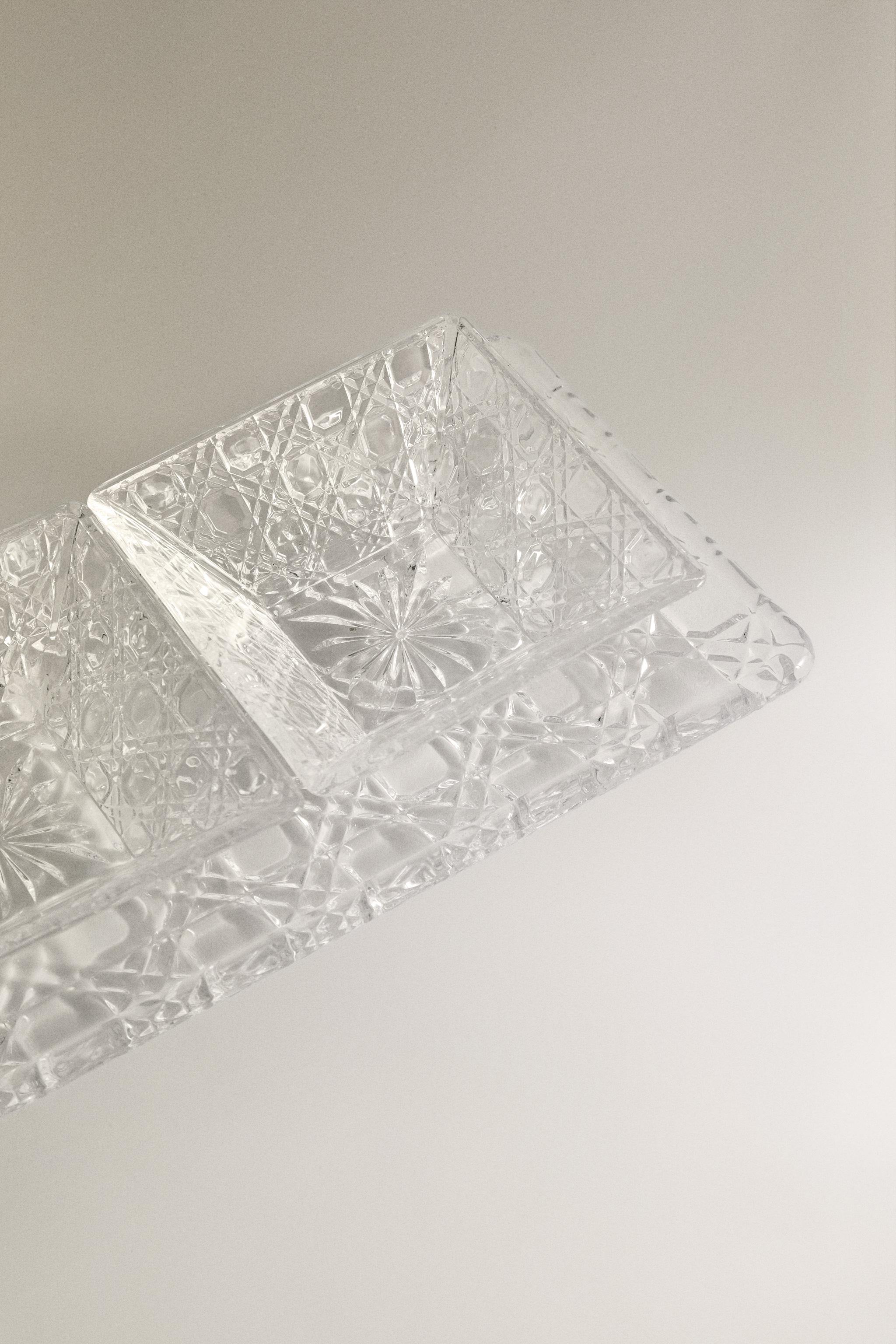 GLASS SERVING DISH WITH BOWLS AND A RAISED DESIGN
