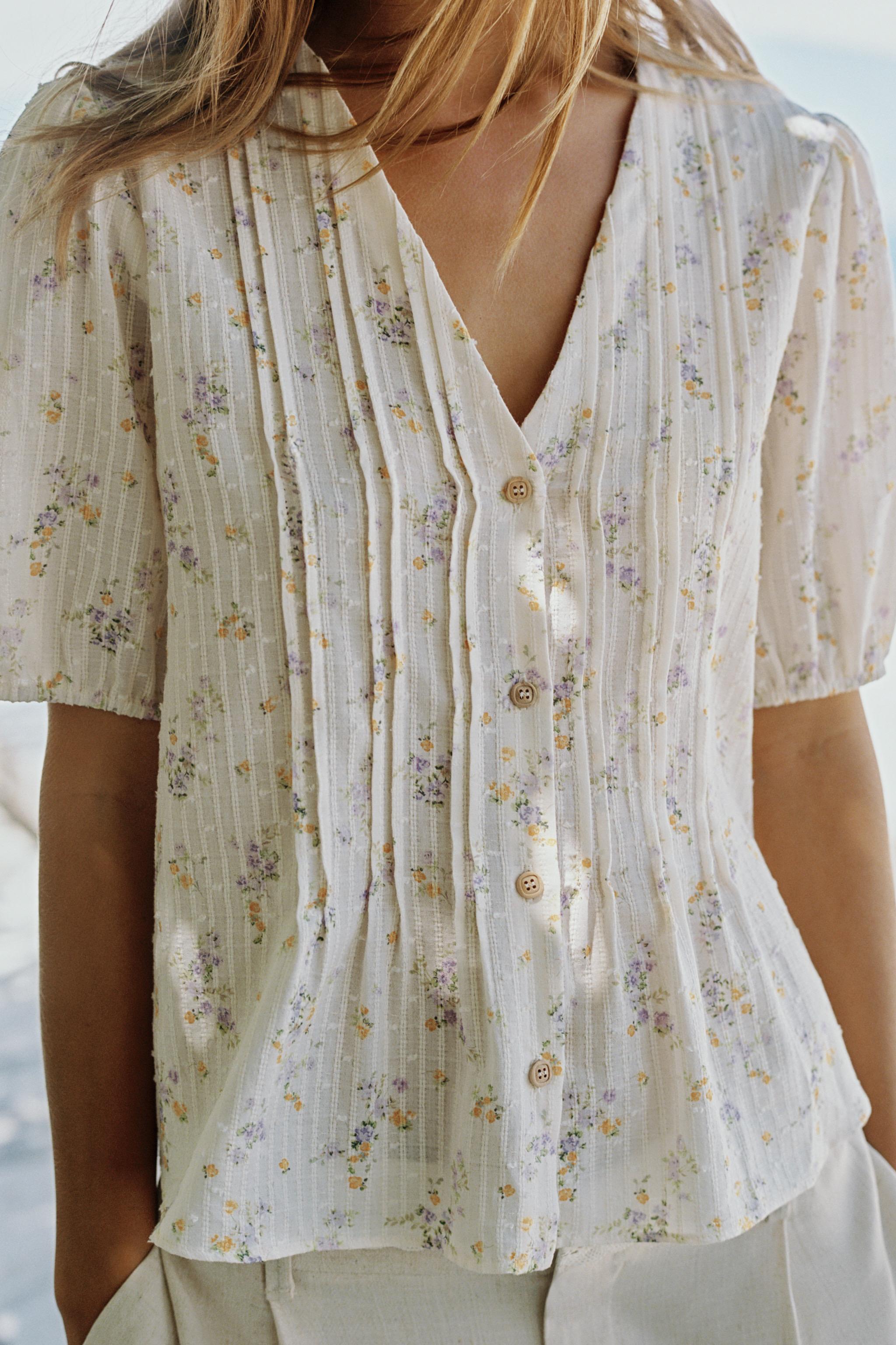 FLORAL PRINT PINTUCK BLOUSE
