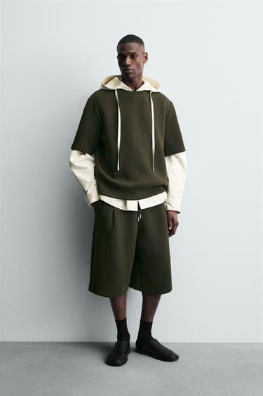 SHORT EFFET NÉOPRÈNE À PINCES - Vert foncé de Zara