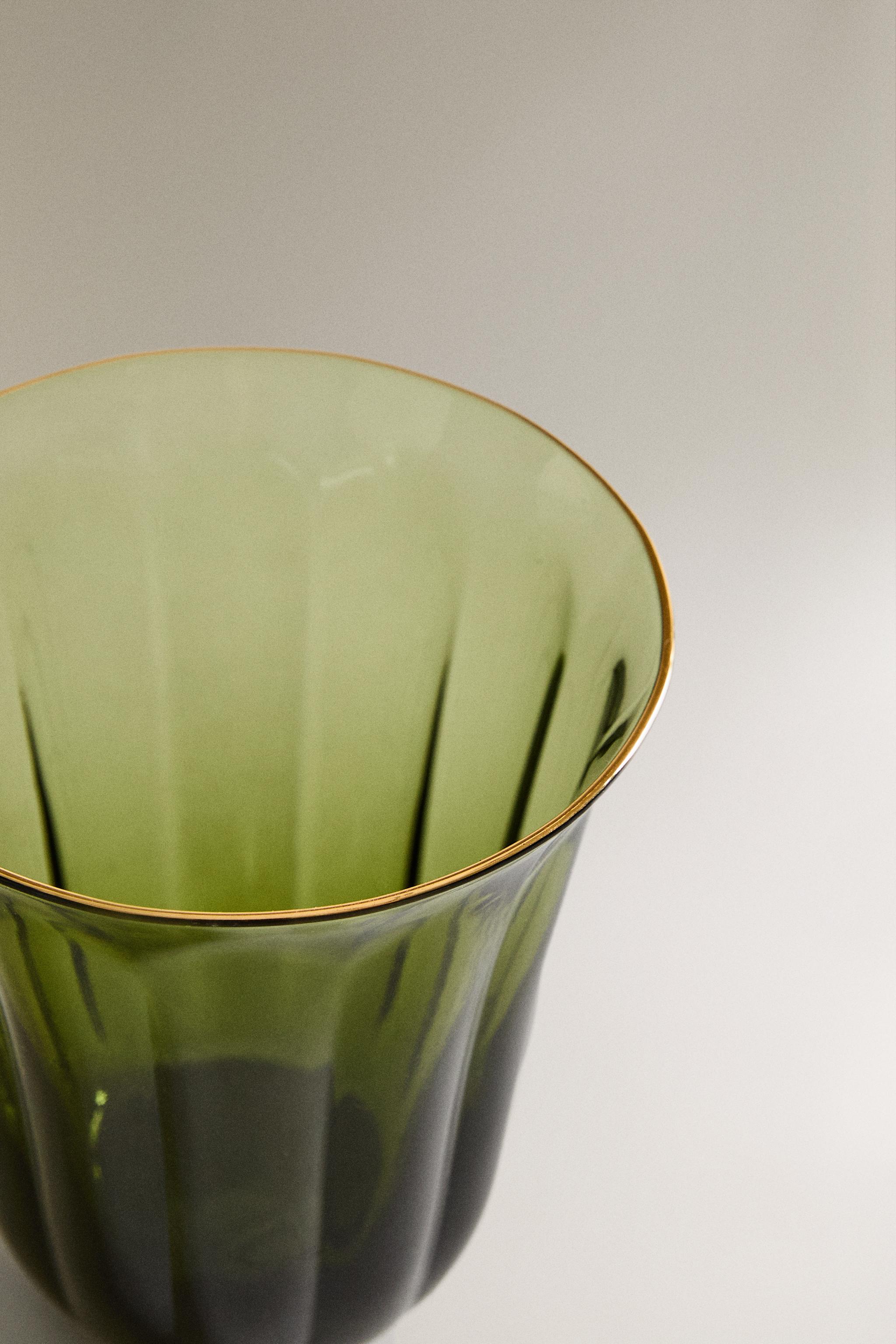 CHRISTMAS GLASS TUMBLER WITH A RAISED DESIGN