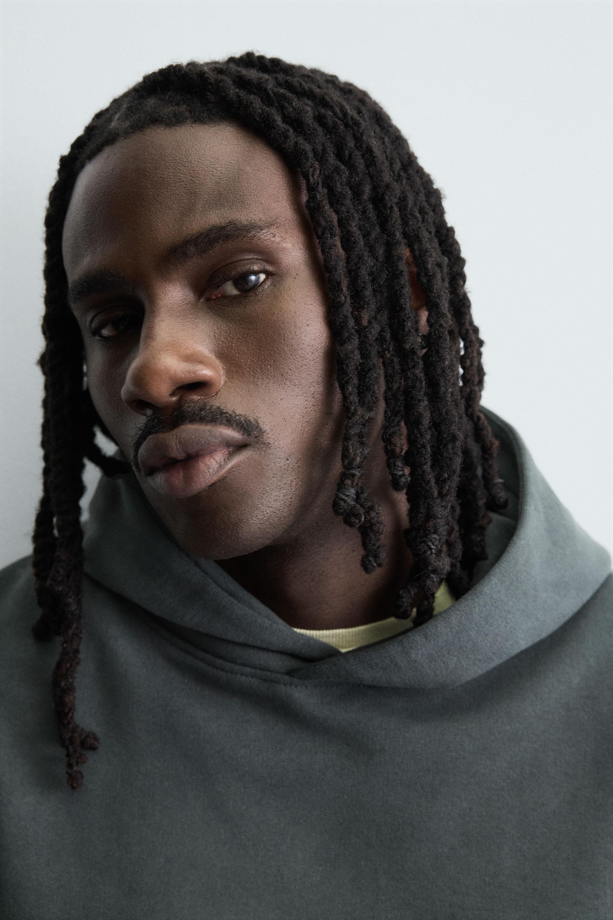 BASIC HOODIE SWEATSHIRT