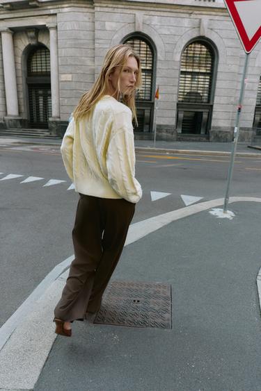 PULL EN MAILLE DOUCE À CÂBLES - Jaune clair de Zara - Image 1
