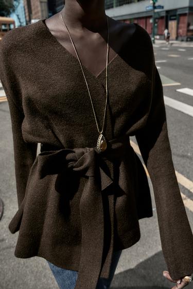 جاكيت محبوك بحزام - بني by Zara