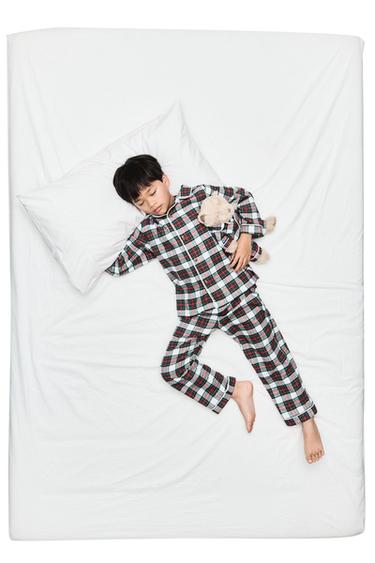 6-14 ANYS/ PIJAMA DE FRANEL·LA DE QUADRES - Cru de Zara